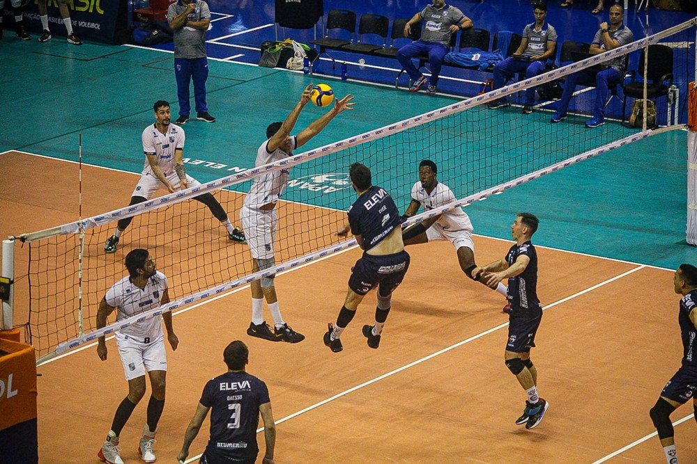 Apan Blumenau bate o vice-líder Minas e se aproxima do G4 da Superliga