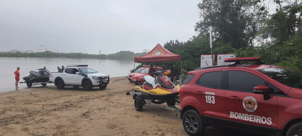 Buscas por bombeiro desaparecido continuam nesta sexta em Navegantes