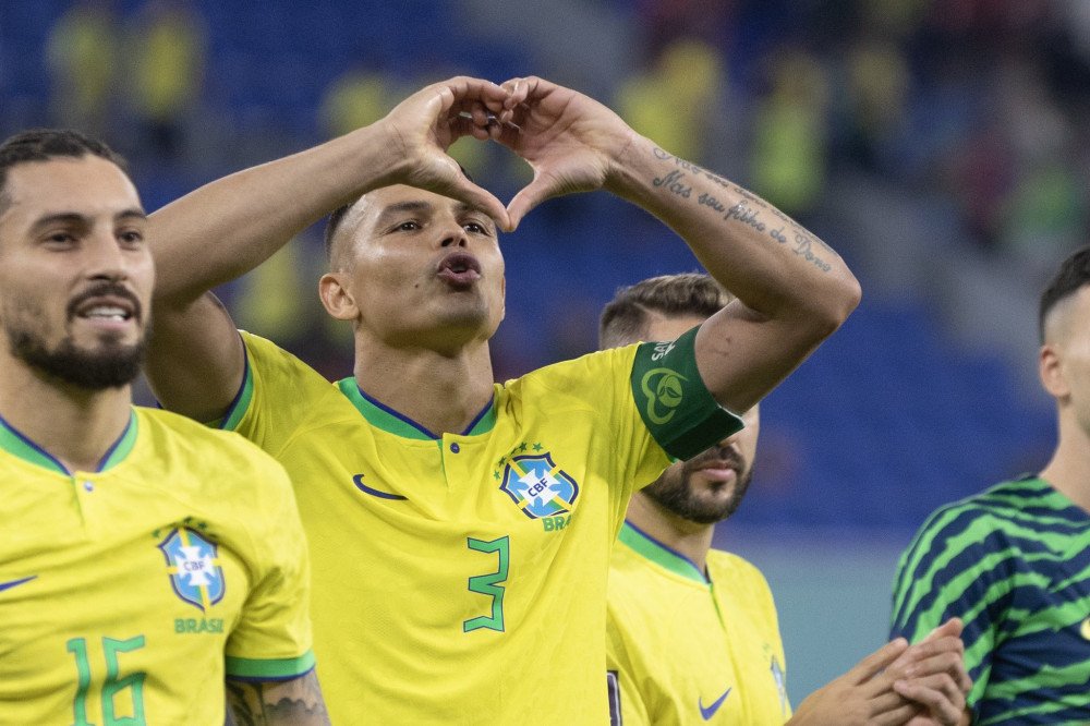 Brasil enfrenta Camarões nesta sexta; seleção precisa de empate para manter liderança no grupo