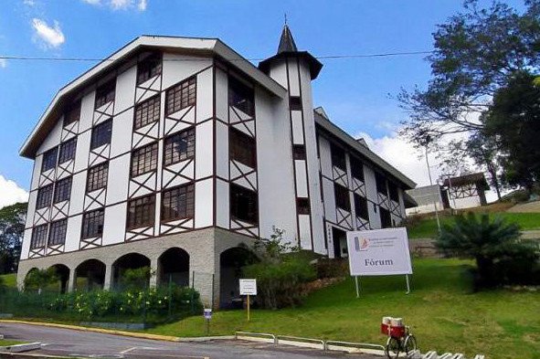 Dupla é condenada por tentativa de homicídio contra homem em Brusque