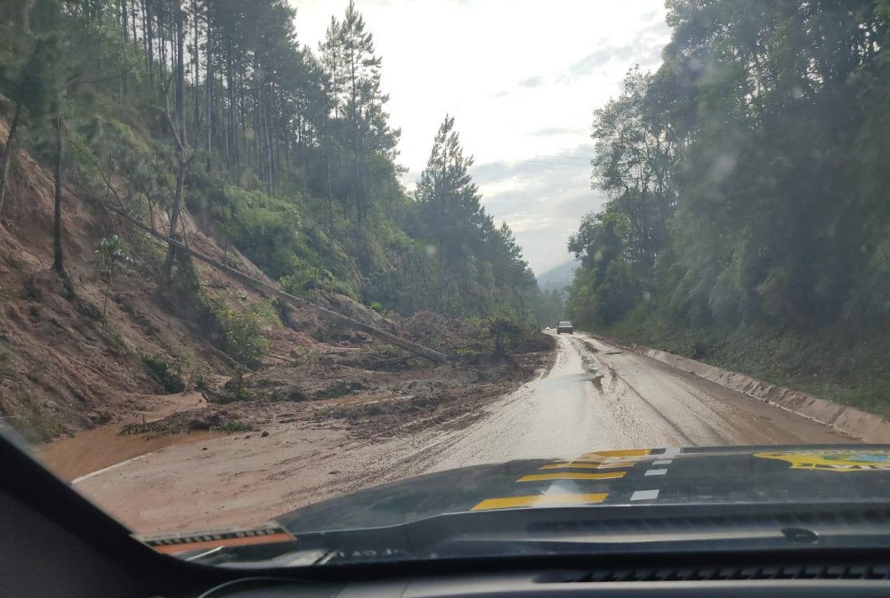 BR 282 continua interditada entre Santo Amaro da Imperatriz e Rancho Queimado