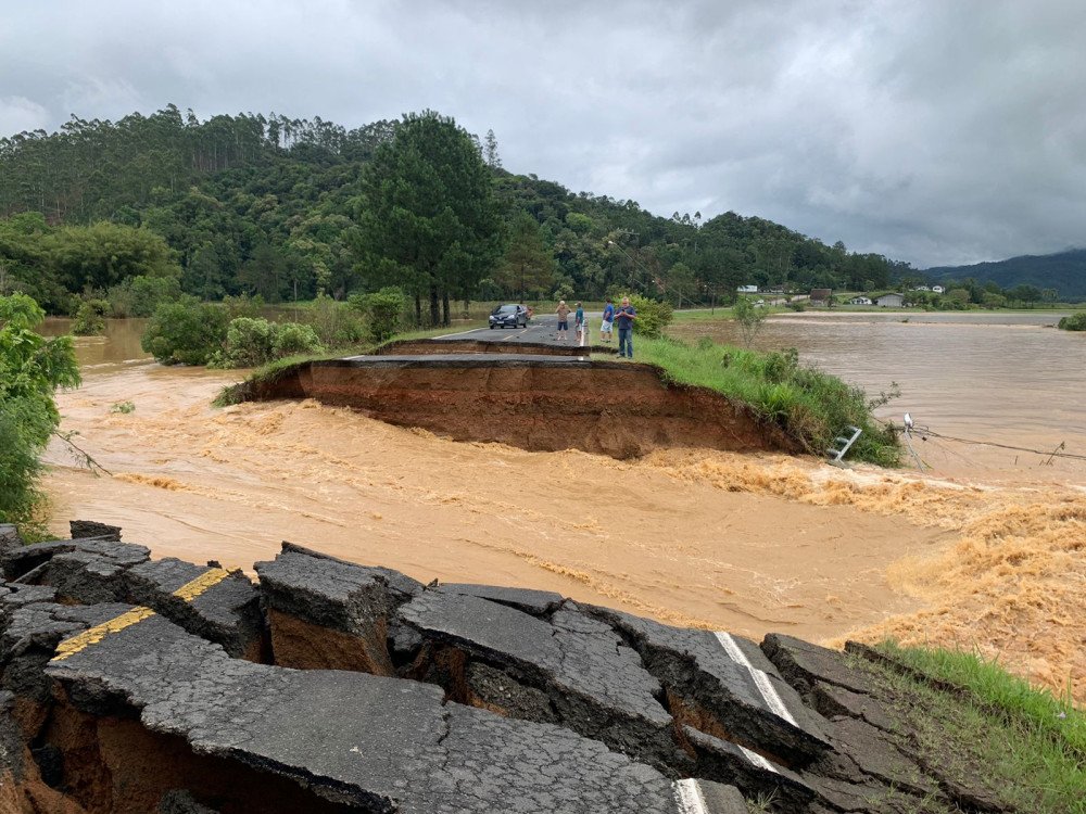 Serra do Rio do Rastro é completamente interditada após novos deslizamentos