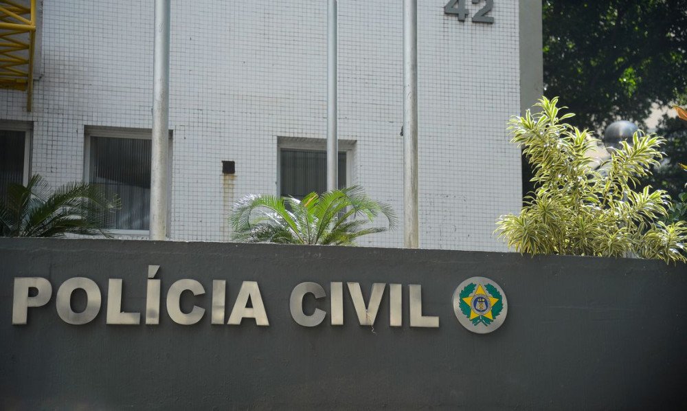 Polícias cumpre mandados contra suspeitos de tráfico de armas em SC