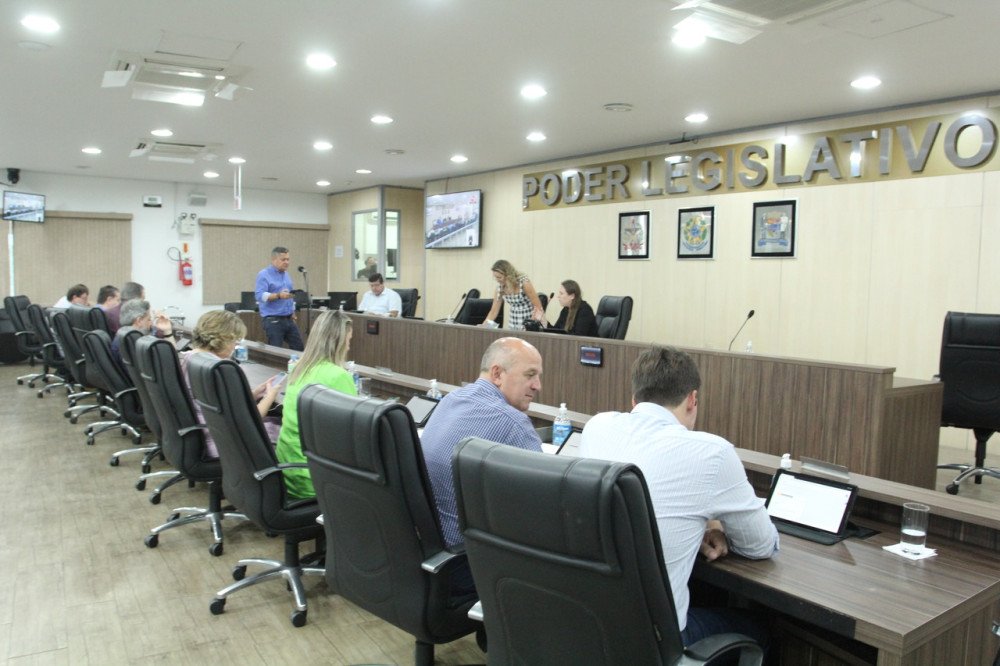 Vereadores de Blumenau aprovam projeto que cria cargos e funções gratificadas na prefeitura
