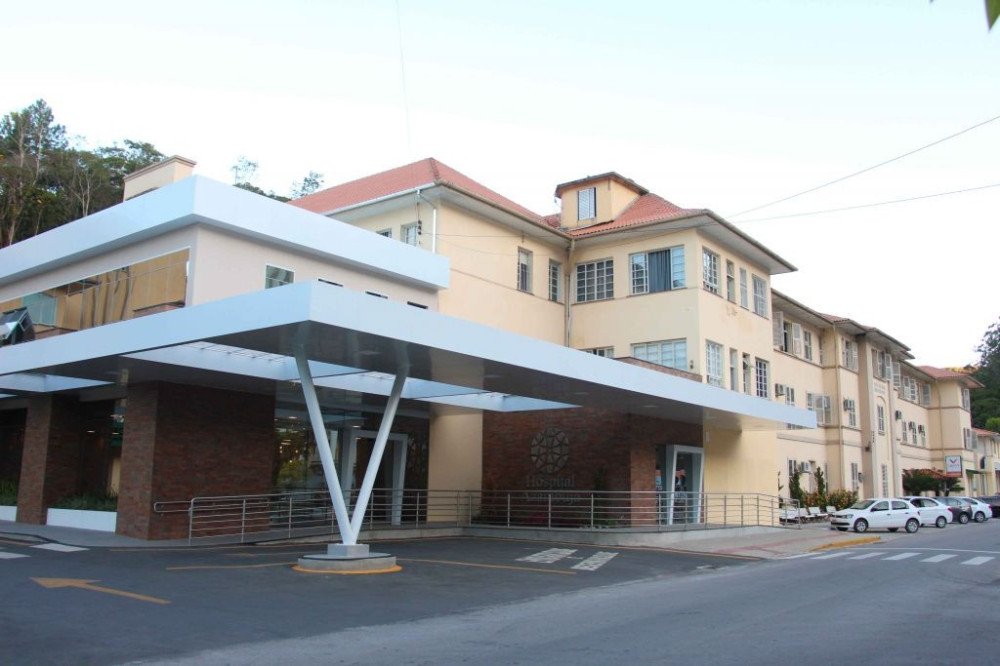 Polícia investiga agressão a idosa com alzheimer em UTI de Brusque
