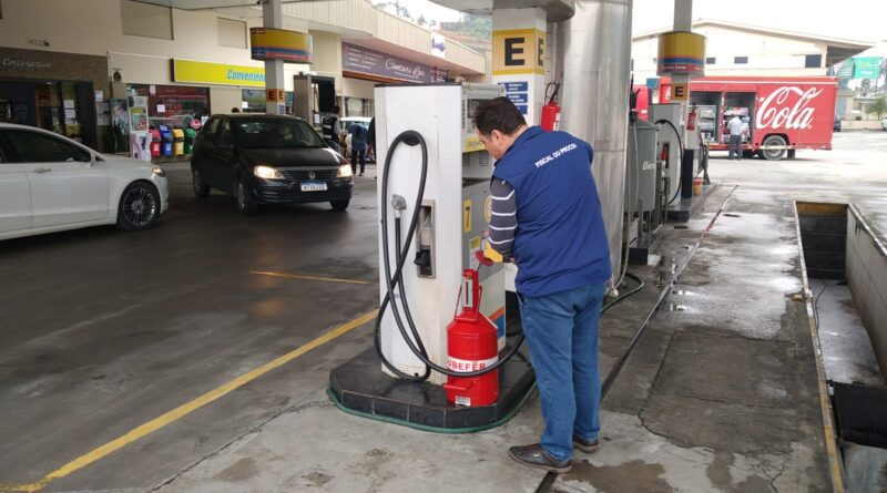 Procon de Gaspar divulga pesquisa de preço de combustíveis na cidade