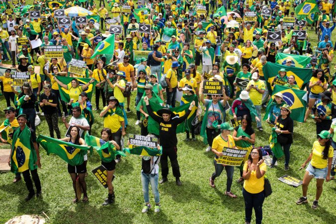 Manifestantes protestaram em Brasília pedindo posicionamento das Forças Armadas