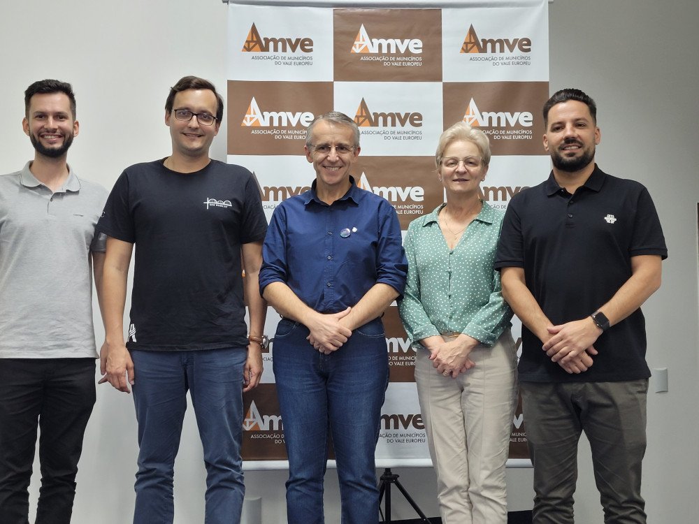 Prefeito de Blumenau retorna à presidência da Amve