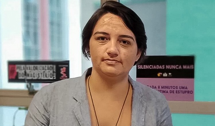 Câmara acata denúncia contra vereador por abraçar e beijar parlamentar durante sessão em Florianópolis