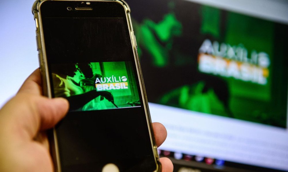 Auxílio Brasil: Beneficiários com NIS final 4 recebem nesta quinta-feira