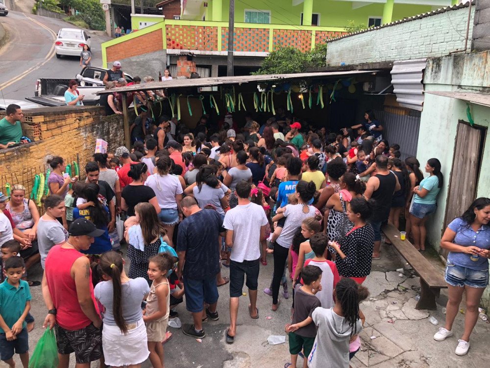 Associação de Moradores da Escola Agrícola realiza Natal para as crianças da Coripós
