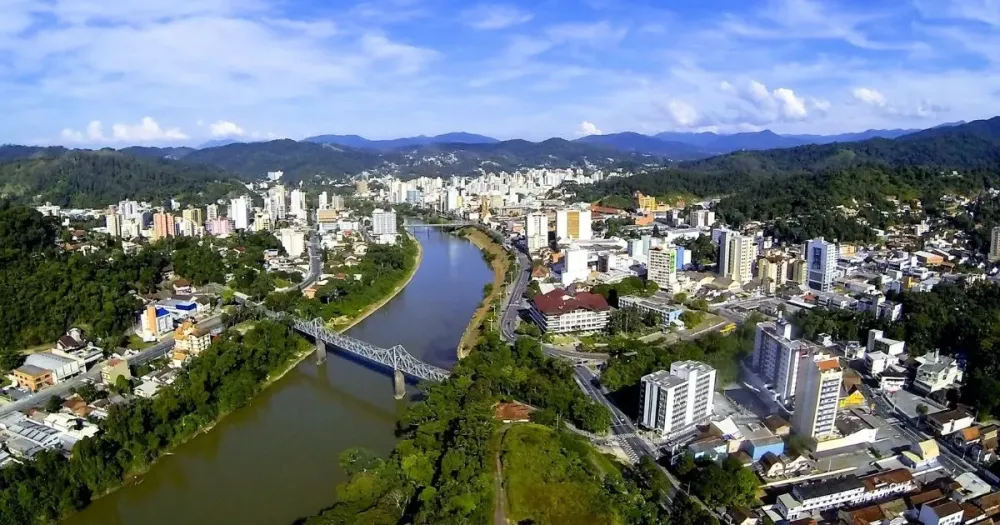 Confira a previsão do tempo para este sábado (17)