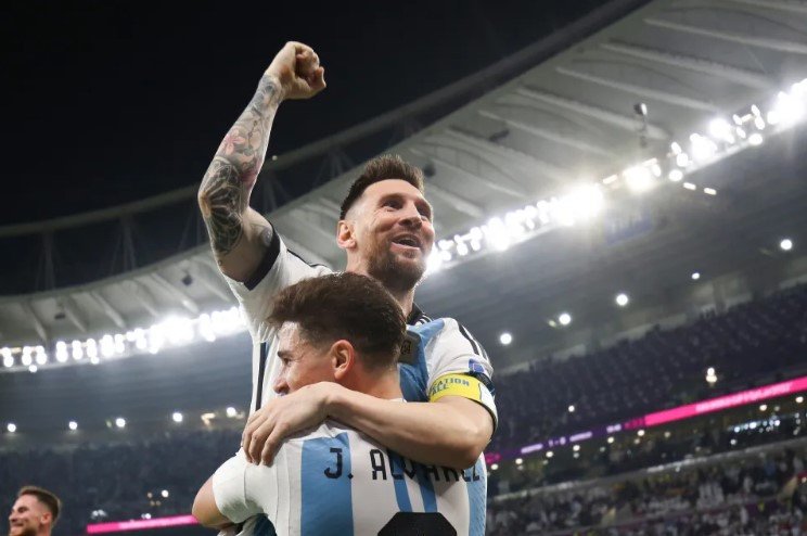 Em final emocionante, Argentina leva a taça e se consagra tricampeã mundial de futebol