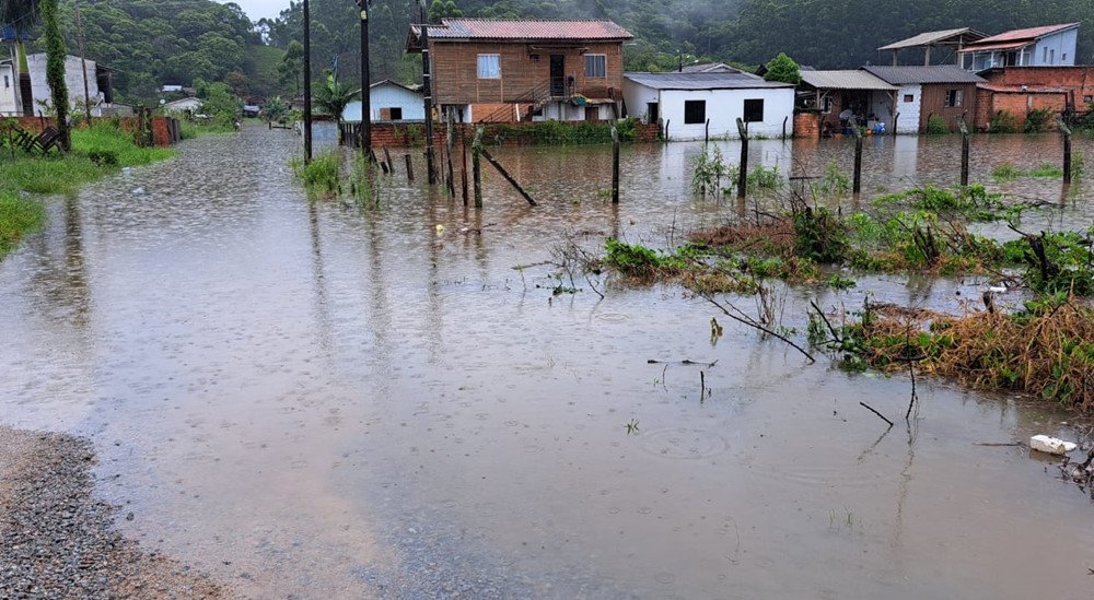 Gaspar registra 60 ocorrências por causa da chuva e ativa abrigo no bairro Santa Terezinha
