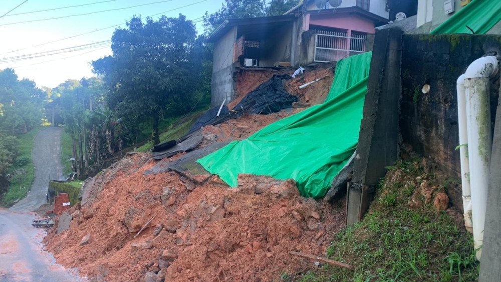 Blumenau tem 47 desalojados e registra mais de 120 deslizamentos