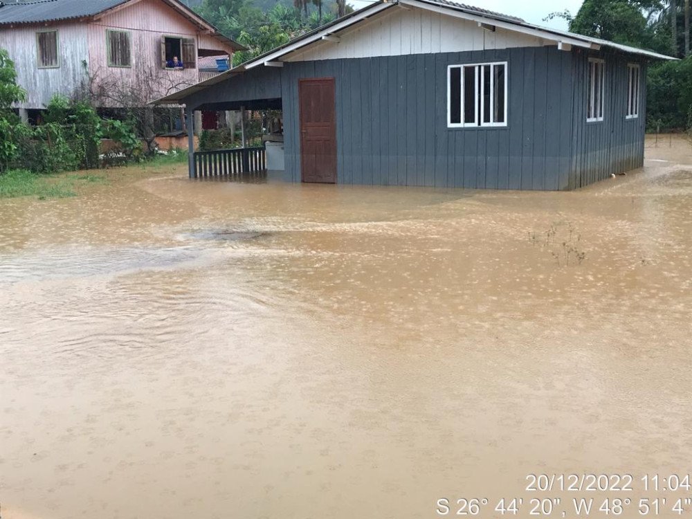 Chuva também provoca alagamentos e deslizamentos em Luiz Alves