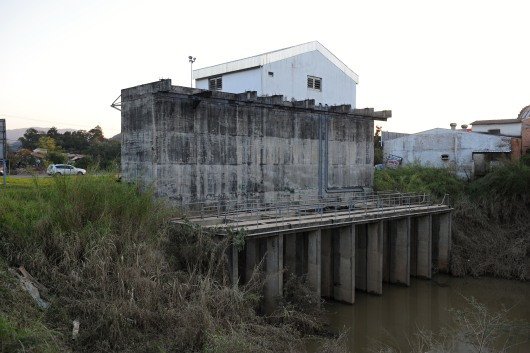 Nova bomba para o dique da Fortaleza deve ficar para depois