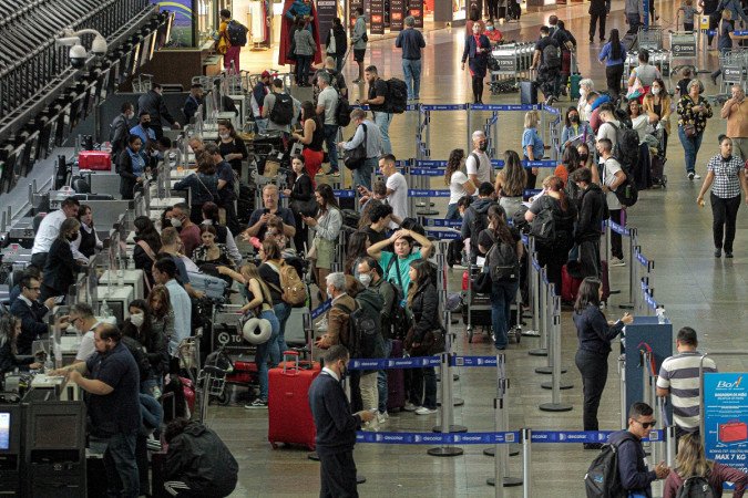 Greve dos aeronautas chega ao 4º dia