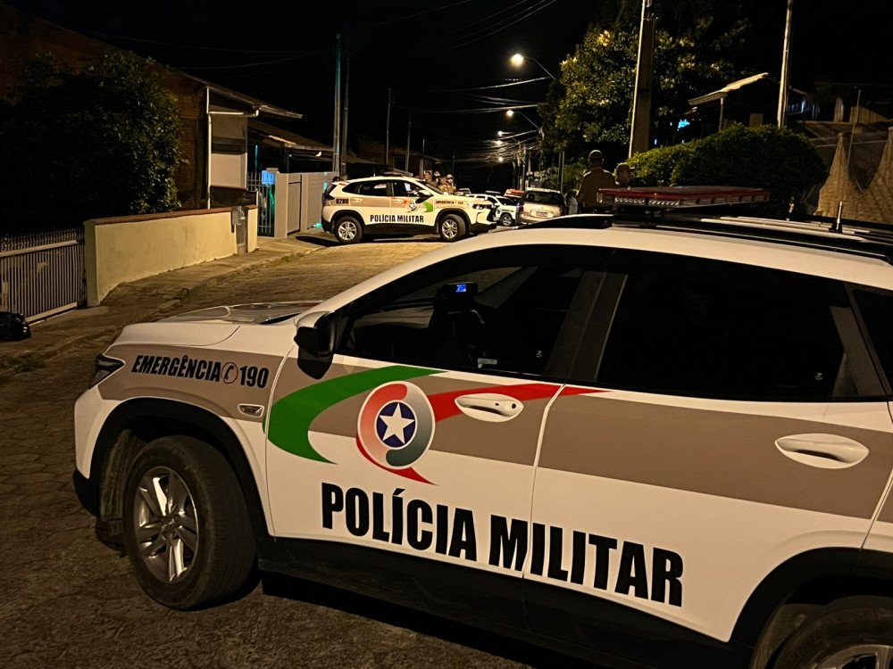 Homem é preso após fazer esposa de refém no bairro Fortaleza em Blumenau