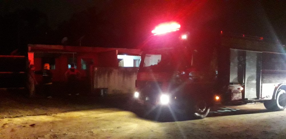 Princípio de incêndio atinge casa em Gaspar