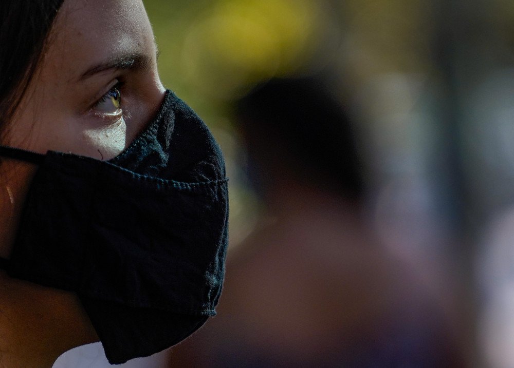 Covid-19 deixou 40 mil crianças e adolescentes órfãos de mãe no Brasil, aponta estudo