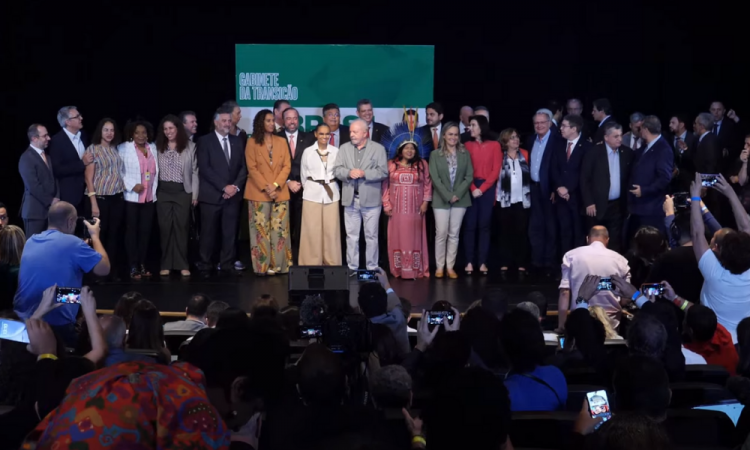 Lula anuncia 16 novos ministros; Tebet e Marina Silva também vão compor o governo