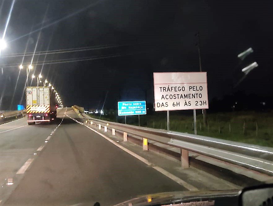 Trecho de acostamento é liberado ao tráfego de veículos na BR-101 em Navegantes