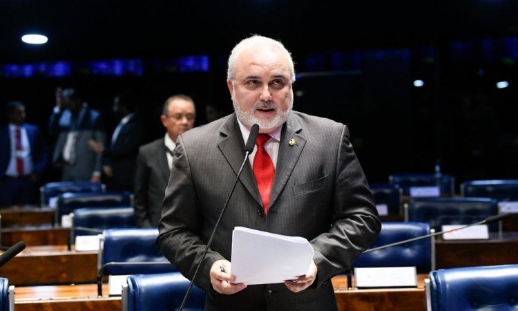 Senador Jean Paul Prates ficará no comando da Petrobras