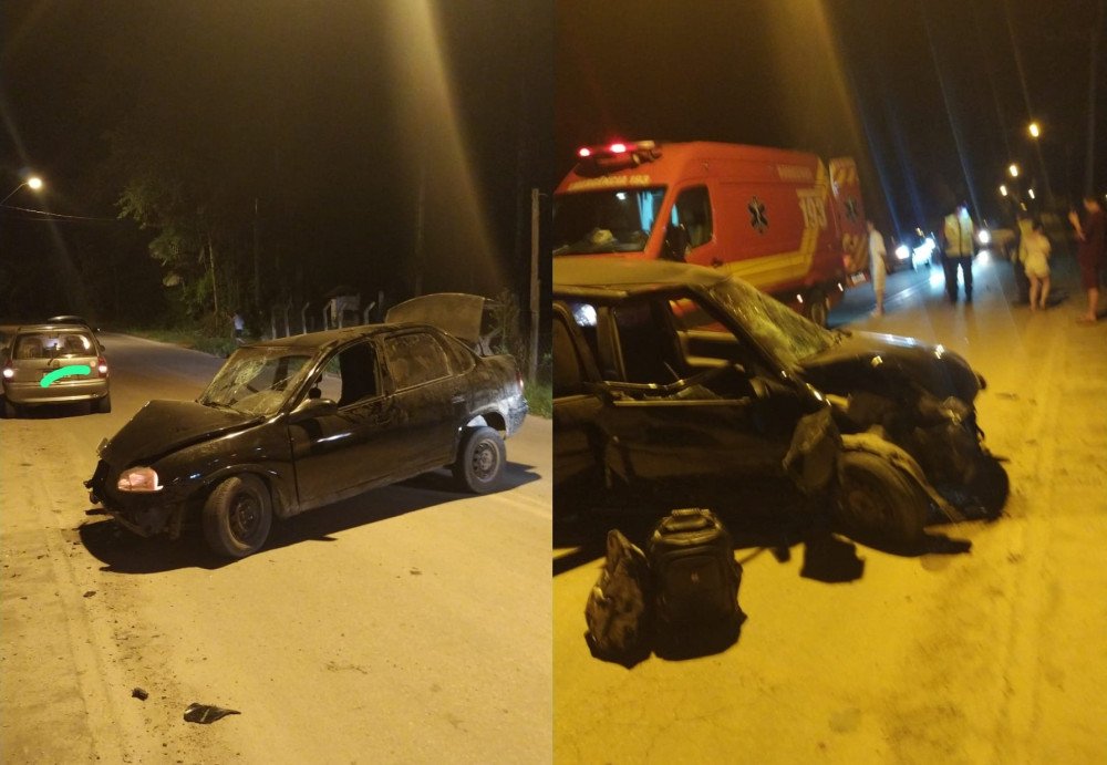 Carro bate em poste em Brusque na madrugada de Réveillon