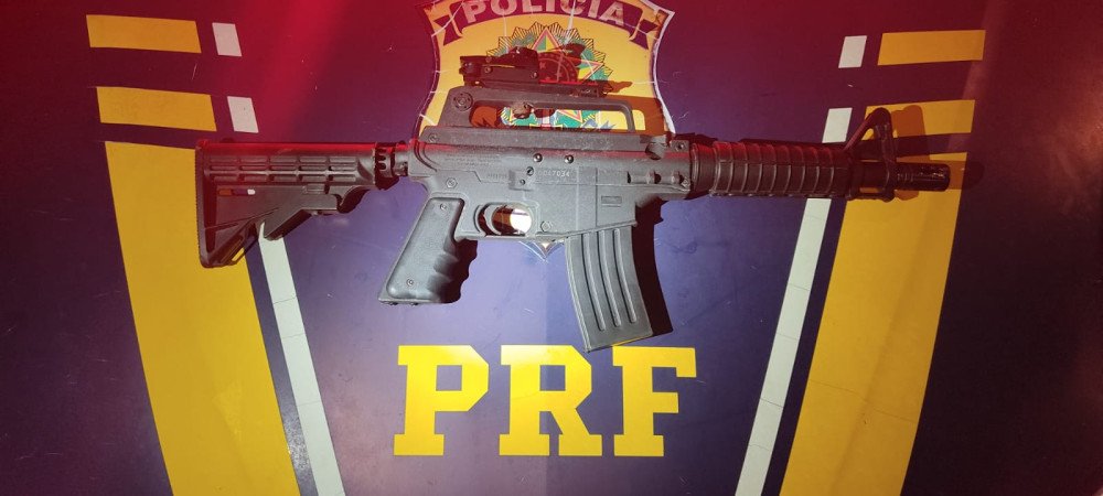 Ladrão é preso com réplica de fuzil na BR-101