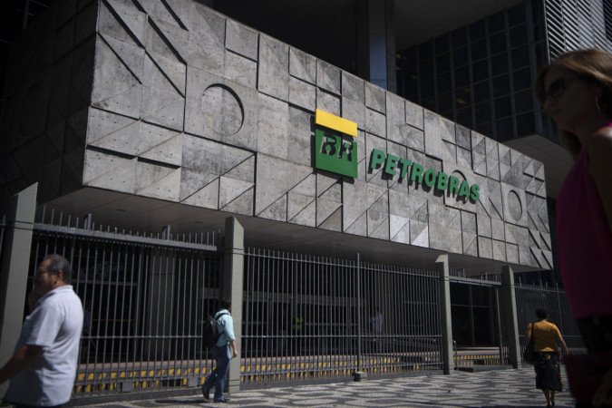 Petrobras anuncia redução de 11,6% no valor de venda de querosene de aviação para distribuidoras