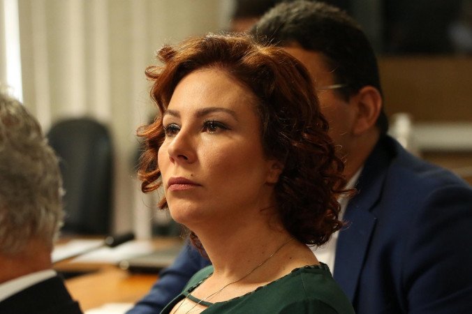 Polícia Federal faz busca e apreensão de armas da deputada Carla Zambelli