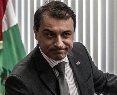Carlos Moisés é o único ex-governador que não vai receber pensão após fim do mandato