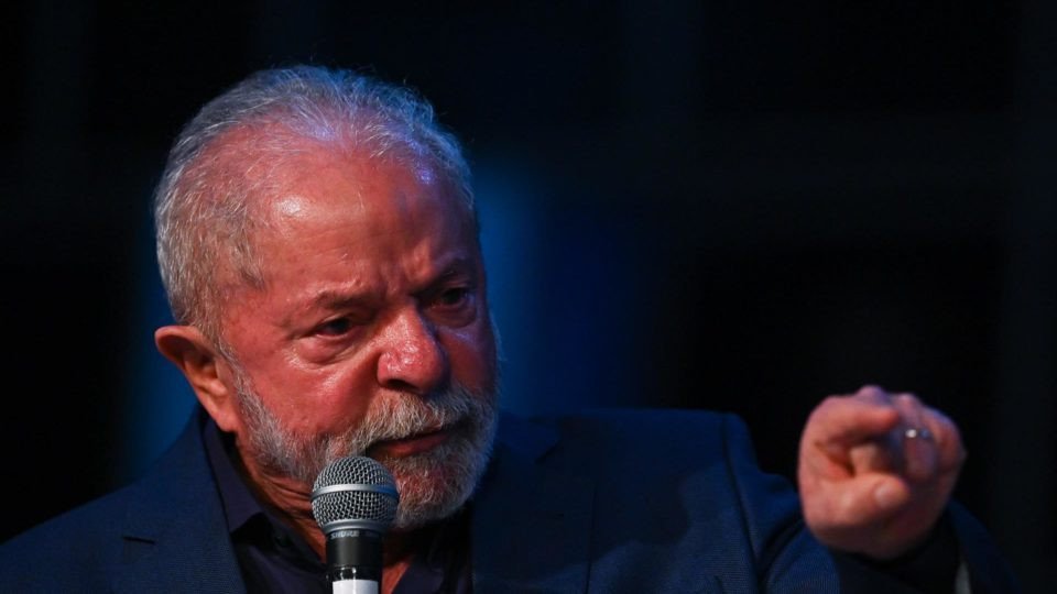 Em reunião com ministros, Lula diz que quem 