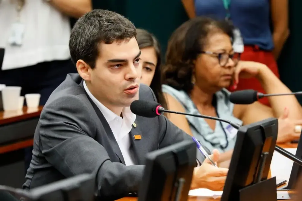 Deputado Federal quer acabar com diploma de mais de 100 profissões
