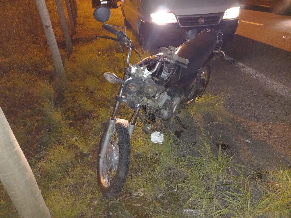 Colisão entre motos deixa três homens gravemente feridos em Blumenau