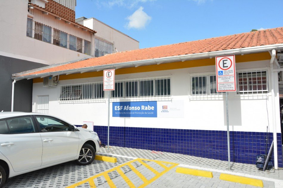 Prefeitura de Blumenau entrega reforma do ESF Afonso Rabe