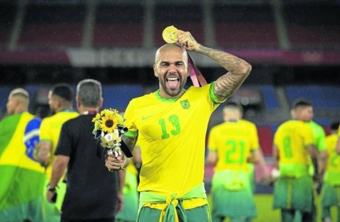 Jogador Dani Alves é acusado de assédio sexual na Espanha