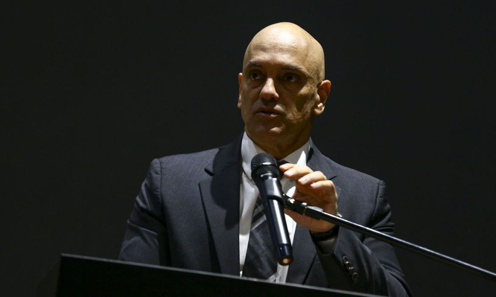 Ministro Alexandre de Moraes proíbe bloqueios de vias e invasões de prédios públicos