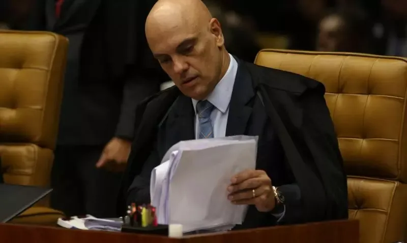 Alexandre de Moraes determina multa de até R$ 100 mil por hora para manifestantes