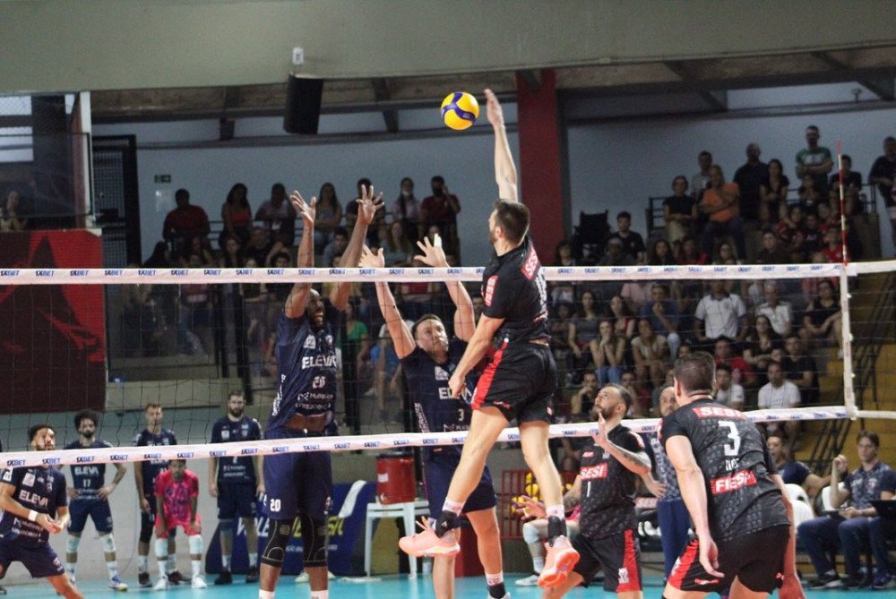 Apan Blumenau perde no tie-break, mas pontua e retorna ao G8 da Superliga