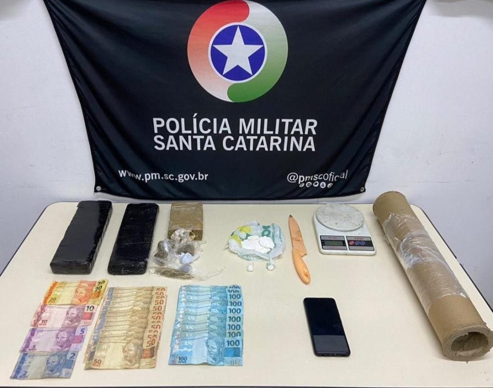 Polícia Militar prende três homens por tráfico de drogas em Blumenau