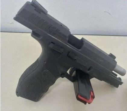 Jovens são presos com armas e drogas após ameaçarem homem em Blumenau