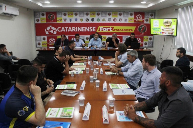 Esporte: Esqueçam o futebol de Blumenau. Por Emerson Luis