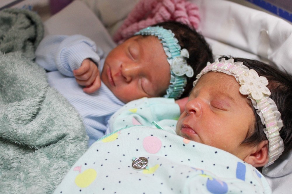 Gêmeas Maiara e Maraísa recebem alta de hospital em Blumenau e cantora comenta publicação
