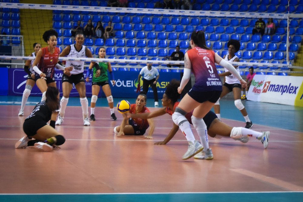 Bluvolei abre 2 a 0, mas sofre virada e perde para o Mackenzie pela Superliga B