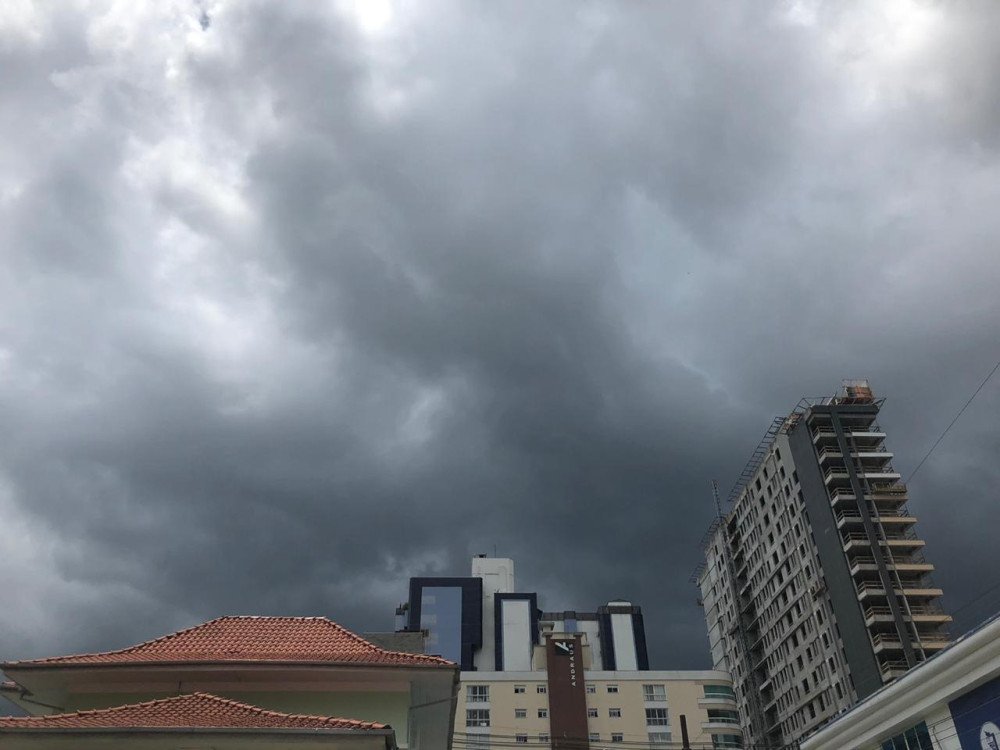 Chove, chuva... Confira a previsão do tempo para esse domingo em Blumenau