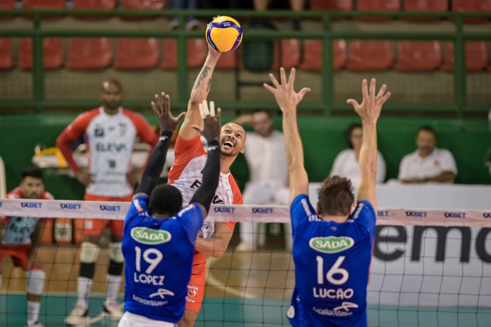 Apan começa bem mas perde para o Cruzeiro pela Superliga de Vôlei em Minas Gerais