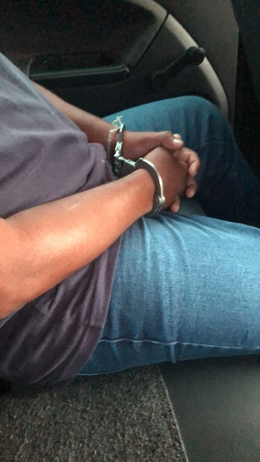 Homem é preso por tráfico de drogas e porte de arma em Blumenau