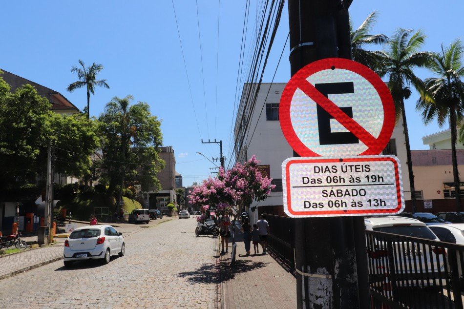 Vagas de estacionamento no Centro e no bairro Velha são readequadas em Blumenau